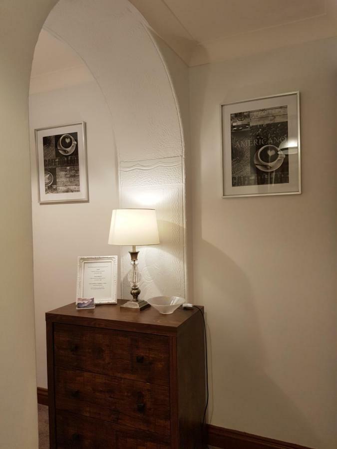 Apartment Lyndale Self-catering Sleeps 4 *